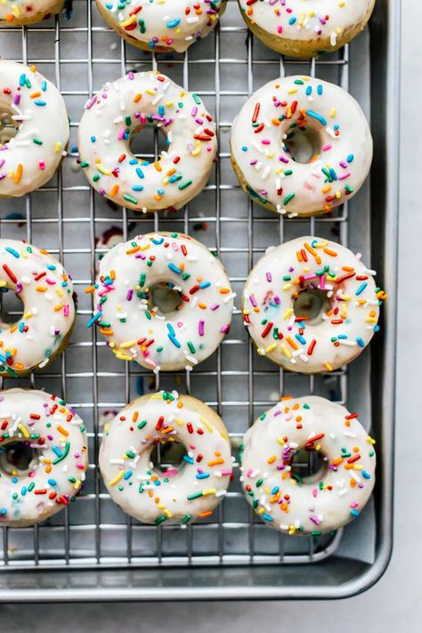 Iced and decorated doughnuts on pan. Mini Baked Donuts, Donuts With Sprinkles, White Chocolate Icing, Doughnut Recipes, Glazed Doughnut, Student Images, Doughnut Pan, Homemade Doughnuts, Glazed Doughnuts