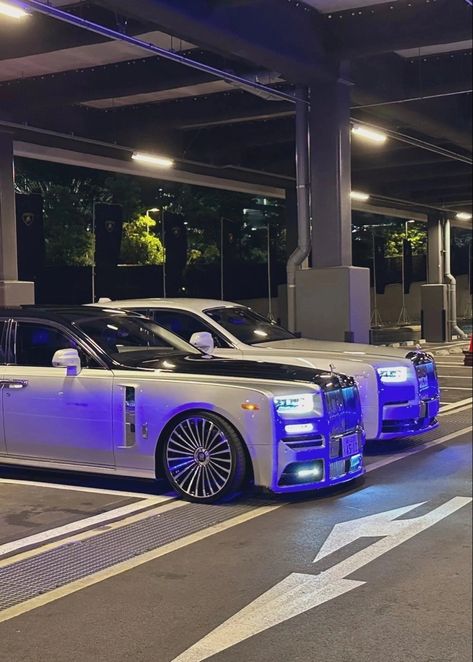 Cars In The Night, Cars Rolls Royce, Roll Royce, Cars Tattoo, Tmax Yamaha, Cars Drawing, Wallpaper Car, Aesthetic Cars, Rolls Royce Motor Cars