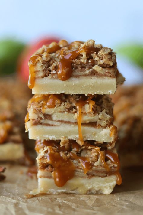 Sourdough Apple Pie Bars with Salted Caramel  - Simplicity and a Starter Sourdough Apple Pie, Sourdough Apple, Streusel Bars, Apple Streusel, Sourdough Starter Recipes, Apple Pie Bars, Apple Bars, Homemade Caramel Sauce, Sourdough Starter Recipe