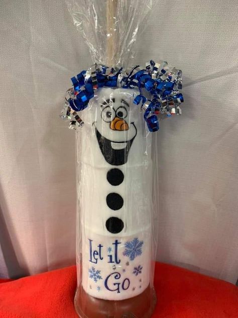 Toilet Paper Plunger Snowman, Toilet Paper And Plunger Snowman, Plunger Snowman, Plunger Crafts, Toilet Paper Snowman, Dollar Store Christmas Crafts, Gag Gifts Christmas, Toilet Paper Crafts, Creative Money Gifts