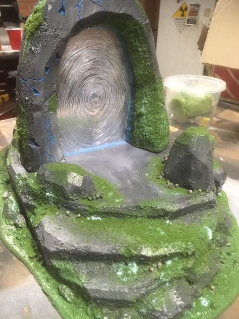 Webway portal world lizardmen Aos Sigmar warhammer fantasy green grass foam land xps insulation rocks travel 40k skirmish Xps Foam Projects, Rock Diorama, Age Of Sigmar Terrain, Fantasy Diorama, Warhammer Diorama, Fantasy Diy, Foam Projects, Warhammer Scenery, Fantasy Crafts