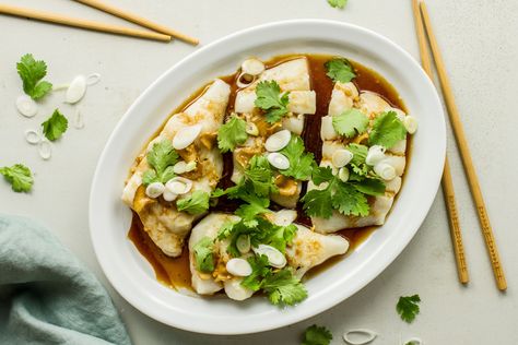 Fish Recipes For Lunch, Quick Fish Recipes, Chinese Steamed Fish, Grilled Fish Fillet, Steamed Fish Recipes, Grilled Cod, Fish Fillet Recipe, Asian Seasoning, Fish And Vegetables