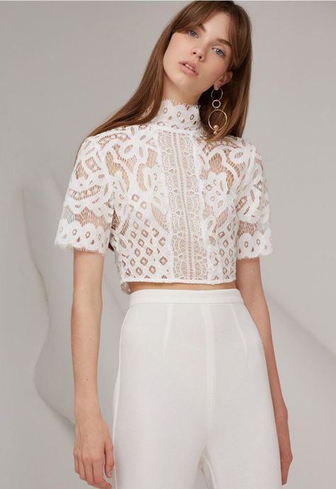 Opt for this lace crop top that will most definitely turn heads. White Lace Top, Engagement Dresses, Ivory Tops, Graduation Outfit, Lace Crop Tops, Dress Zipper, Fashion 2017, Ladies Tops Fashion, Elegant Outfit