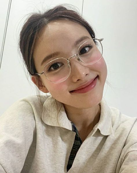 10+ Times TWICE’s Nayeon Looked Drop-Dead Gorgeous In Glasses Frames For Round Faces, Korean Glasses, Glasses For Round Faces, Cute Glasses Frames, Classy Glasses, Glasses Frames Trendy, Glasses Inspiration, Clear Glasses Frames, Womens Glasses Frames