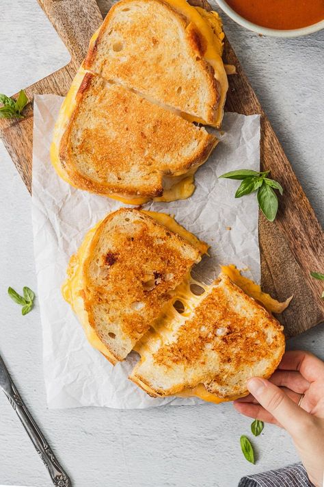 Gourmet Grilled Cheese Sandwich Recipes, Grilled Cheese Sandwich Recipes, Gourmet Grill, Tattoo Food, Gourmet Grilled Cheese Sandwich, Food Wallpapers, Wallpaper Food, Gourmet Grilled Cheese, Grill Cheese Sandwich Recipes