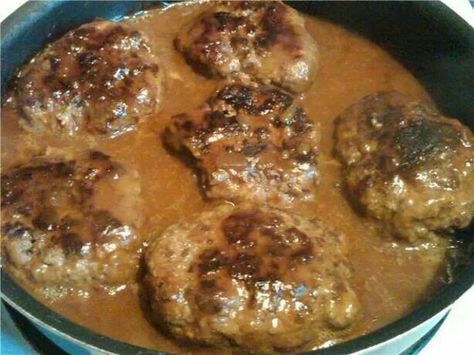 THE VERY BEST SALISBURY STEAK Ingredients 1 (10 1/2 ounce) cans campbells French onion soup 1 1/2 lbs gro Campbells French Onion Soup, Best Salisbury Steak, Best Salisbury Steak Recipe, Salisbury Steak Recipes, Dutch Oven Recipes, Salisbury Steak, Oven Recipes, Beef Dinner, French Onion Soup