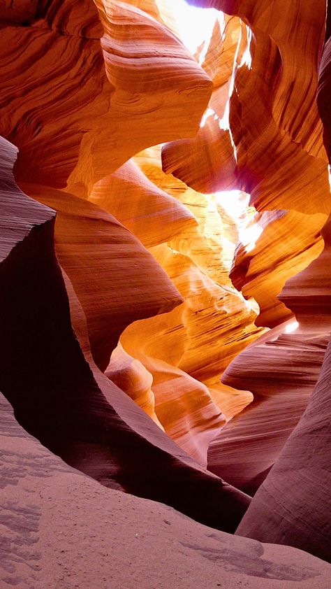 🧡 Antelope Canyon: a natural wonder in Arizona, where narrow sandstone walls twist and turn, illuminated by beams of light filtering from above. This striking photography captures the vibrant colors, flowing textures, and otherworldly beauty of one of the most famous slot canyons in the world. 🌞

#AntelopeCanyonPhotography #ArizonaNature #SlotCanyonViews #SouthwestLandscapes #NatureWondersUSA Antelope Canyon Photography, Canyon Photography, Antelope Canyon Arizona, Beams Of Light, Slot Canyons, Sandstone Wall, Arizona Photography, Vision Board Photos, Slot Canyon