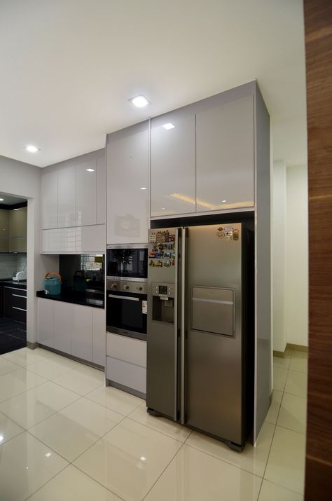 over the fridge storage ideas kitchen cabinets Modern Kitchen Fridge Cabinet, Kitchen Cabinets Fridge Side, Kitchen Tall Unit Wall, Tall Units In Kitchen With Fridge, Fridge And Oven Cabinet, Kitchen Tall Cabinet Ideas Modern, Fridge Partition Design, Fridge Color Ideas, Fridge Unit Kitchen Designs