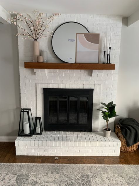 Above The Chimney Decor, Dark Mantel Decorating Ideas, Mid Century Modern Mantel Decor, Chimney Mantle Decor, Decorate In Front Of Fireplace, Chimney Mantel Decor, Fireplace Mantel Styling Ideas, Minimalist Mantel Decor, Old Fireplace Decor