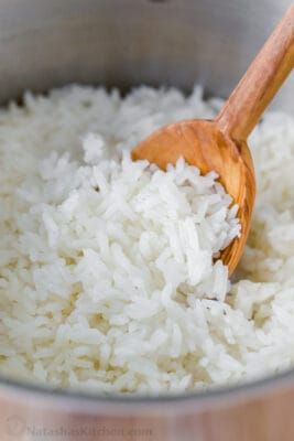 How to Cook Rice on the Stove (VIDEO Tutorial) - NatashasKitchen.com Freezing Cooked Rice, Perfect White Rice, White Rice Recipes, Rice On The Stove, Creamy Chicken And Rice, Sweet And Spicy Chicken, Rice Recipes For Dinner, Perfect Rice, Cooking White Rice