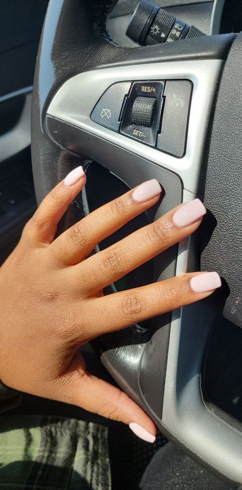 Short nude nails black women Gelish Nails Black Women, Short Acrylic Nails For Black Women, Sns Nails Black Women, Gel Nails For Black Women, Nail Inspo For Black Women, Short Natural Nails Black Women, Elegant Nails For Black Women, Black Women Short Nails, Short Fall Nails Black Women