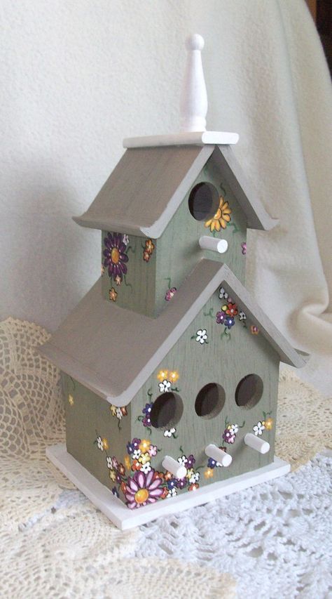 Cute Birdhouse Painting Ideas, Birdhouse Painting Ideas, Bird House Painting, Birdhouse Painting, Cute Birdhouse, Painted Birdhouses, Bird House Plans Free, Hand Painted Birdhouses, Bird Houses Ideas