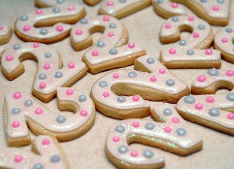 SUGAR COOKIES Icing Cookies Tutorial, Decorating Icing Recipe, Sugar Cookie Recipe With Royal Icing, Christmas Cookie Icing, Sugar Cookies Royal Icing, Best Royal Icing Recipe, Royal Icing Christmas Cookies, Number Cookies, Christmas Cookie Frosting