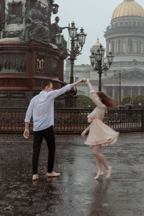 Couple In Rain Romantic Aesthetic, Couple Pose In Rain, Interesting Wedding Photo Ideas, Raining Couples Pictures, Couple Pictures In The Rain, Couple Dance Pictures Poses, Couple Dancing Photography Romantic, Couple Rain Photoshoot, Rainy Day Couple Aesthetic