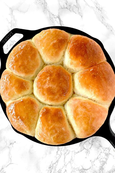 This easy homemade eggless dinner roll recipe makes perfectly light and fluffy dinner rolls!   #thetasteofkosher #dairyfree #dinnerrolls Dairy Free Buns, Dairy Free Recipes For Thanksgiving, Non Dairy Dinner, Dairy Free Dinner Rolls, Eggless Dinner, Easy Dairy Free Recipes, Quick Yeast Rolls, Biblical Diet, Bread Challah