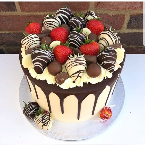 Birthday Cake For Women Fruit, Cute Simple Birthday Cakes For Women, Chocolate Birthday Cake Ideas For Women, Chocolate Covered Strawberry Cake, Fruit Cake Design, Delish Cakes, Chocolate Cake Designs, Chocolate Drip Cake, Funny Birthday Cakes