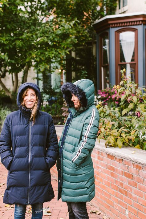 Rock The Perfect Puffer Coat This Winter | We're obsessed with this green Boden Brecon Puffer (grosgrain tape trim, super-cute ribbed cuffs, snaps, removable faux fur trim)  & the Uniqlo Seamless Down Short Coat (water-repellant, wind-proof, lightweight). #Boden #Uniqlo #DownPufferCoats #WinterFashion2018 #WomensWinterCoats Thanksgiving Outfit Women, Outfits Dressy, Chic Holiday, Think Again, Rock A, Winter Clothing, Thanksgiving Outfit, Faux Leather Leggings, Fashion 2018