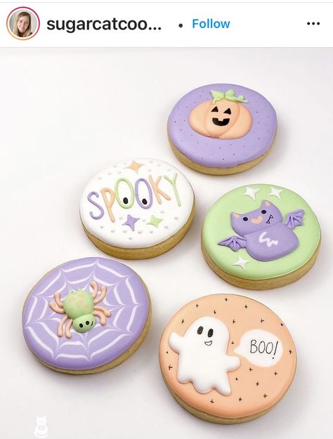 Round Halloween Cookies Decorated, Circle Halloween Sugar Cookies, Buttercream Frosted Halloween Cookies, Halloween Circle Cookies, Ghost Sugar Cookies Decorated, Circle Halloween Cookies, Mini Halloween Cookies, Round Halloween Cookies, Pastel Halloween Cookies