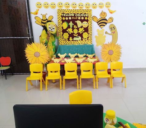 Yellow Day Celebration, Yellow Day Activities Preschool, Baby Collage, School Board Decoration, Preschool Classroom Decor, Kindergarden Activities, Baby Learning Activities, Preschool Writing, Preschool Arts And Crafts