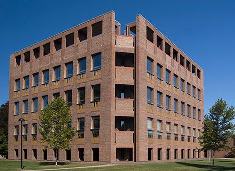 Buildings We Love: Kahns Exeter Library - MYD Blog - MYD studio Exeter Library, Exeter New Hampshire, Phillips Exeter Academy, Exeter College, Louis Kahn, Brick Architecture, Brick Facade, Classical Architecture, Brick Building