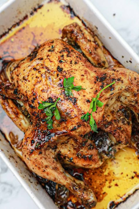 Mini Whole Chicken Recipes, Garlic Herb Roasted Chicken, Turkey In Crock Pot, Best Roast Chicken Recipe, Baked Whole Chicken Recipes, Baked Whole Chicken, Roasted Whole Chicken, Whole Baked Chicken, Best Roasted Chicken