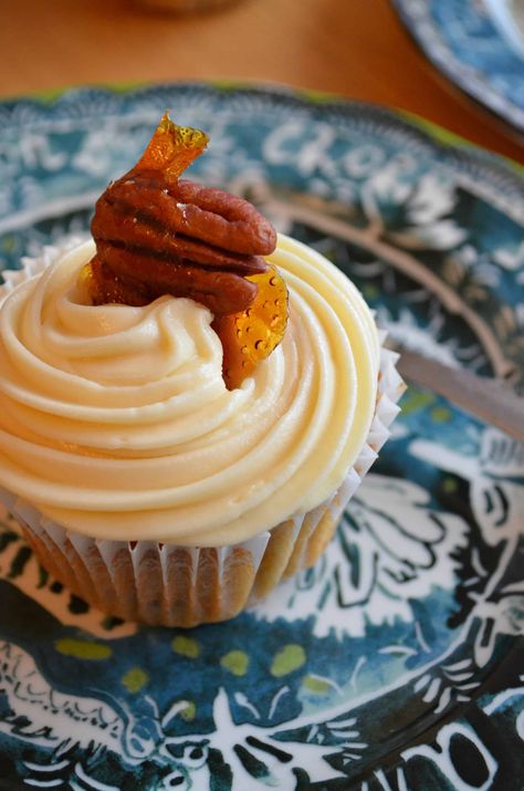 Cupcakes In A Cup, Easy Bake Sale Ideas, Maple Cupcakes, Pecan Cupcakes, Stuffed Cupcakes, Creaming Method, Maple Frosting, Sugar Frosting, Pecan Nuts