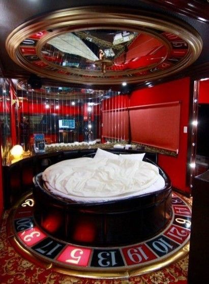 Themed Hotel Rooms, Vegas Hotel Rooms, Red Hotel, Hotels Luxury, Red Princess, Motel Room, Casino Hotel, Hotel Bedroom, Vegas Hotel