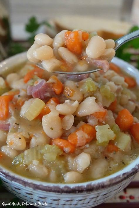 Ham and Bean Soup is hearty, delicious, filling and a delicious soup recipe. Best Ham And Beans Recipe, Bean Soup Recipes Crockpot, Bean Soup Ham, Recipe For Ham And Bean Soup, Ham And Bean Soup Recipes, Easy Ham And Bean Soup, Zuppa Recipe, Soup Recipes Crockpot, Lima Beans And Ham