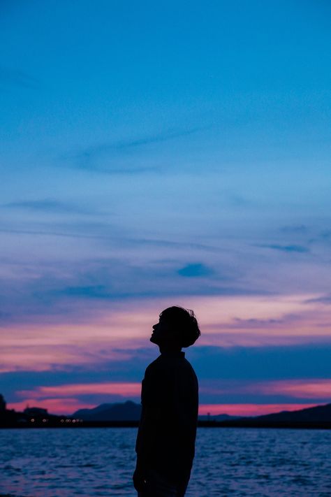 silhouette of person #boy #silhouette #sunset #sky #sea #2K #wallpaper #hdwallpaper #desktop အသဲကွဲboy Photo, Chou Skin, Designer Things, Tree Photoshop, Infinity Wallpaper, Boy Silhouette, Human Photo, Silhouette Pictures, Silhouette Photography