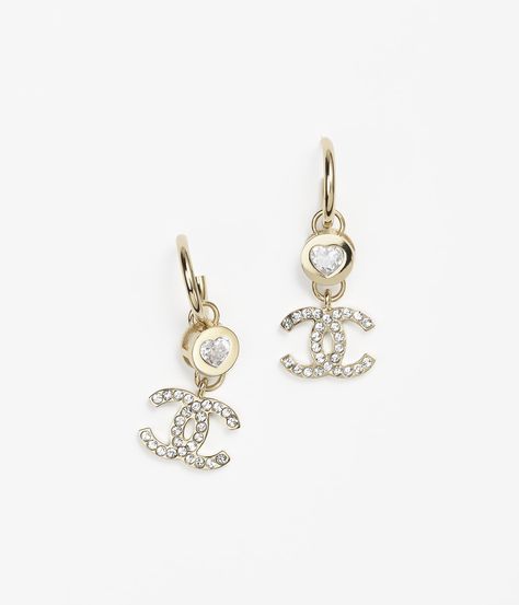 Pendant earrings - Metal & diamantés, gold & crystal — Fashion | CHANEL Chanel Jewelry Earrings, Mode Chanel, Jewelry Advice, Eyewear Shop, Chanel Collection, Fashion Chanel, Crystal Fashion, Chanel Couture, Chanel Official