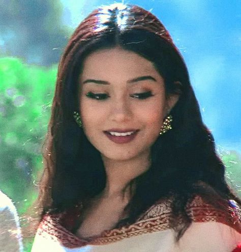 80s Bollywood Aesthetic, Old Bollywood Actress Aesthetic, Amrita Rao Aesthetic, Amrita Rao 90s, Old Bollywood Aesthetics, Old Bollywood Actress, Indian Makeup Looks, 90s Bollywood Fashion, 90s Bollywood Actress