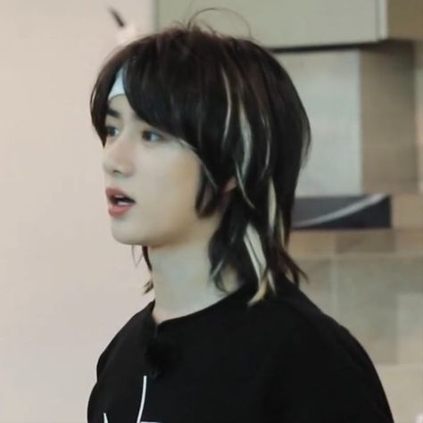 Beomgyu Highlights Hair, Beomgyu Blonde Highlights, Beomgyu Hair Color, Beomgyu Highlights, Beomgyu Hairstyle, Beomgyu Oreo Hair, Long Hair Beomgyu, Beomgyu Hair, Beomgyu Long Hair