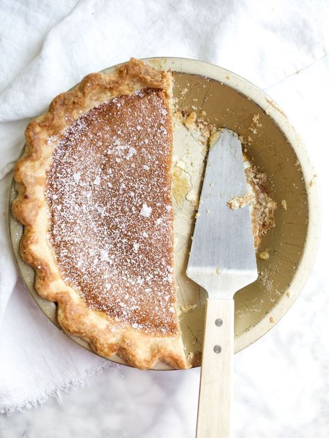 Brown Butter Bourbon Chess Pie by Wood and Spoon blog. This is a brown sugar, brown butter, and bourbon Southern chess pie. this is a gooey pie with a flaky homemade crust. The pie serves a crowd, is perfect for holidays and fall, and finishes with flakes salt. Learn how to make homemade chess pie on thewoodandspoon.com Southern Chess Pie, Brown Butter Bourbon, Butter Bourbon, Southern Pies, Ice Cream Pudding, Homemade Crust, Fall Pies, Chess Pie, Perfect Pie Crust