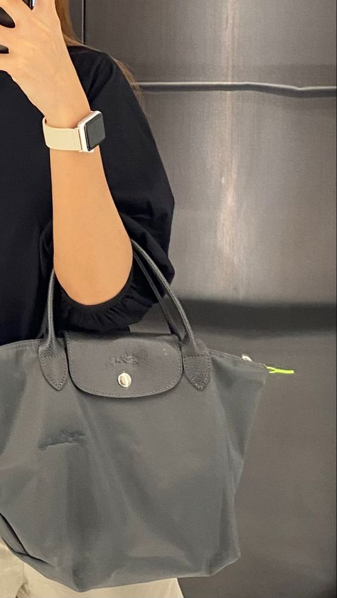 Longchamp Uni Bag, Longchamp Bag Outfit Aesthetic, Le Pliage Aesthetic, Le Pliage Longchamp Outfit, Long Champ Bag Outfit, Grey Longchamp, Longchamp Bag Aesthetic, Green Longchamp, Longchamp Aesthetic