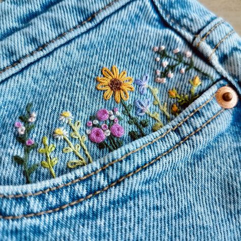 Floral embroidery Cute Jeans Embroidery, Embroidering Converse, Diy Flower Embroidery, Flower Embroidery Pants, Embroidery On Jeans Pants, Embroiderd Jeans, Embroidered Blundstone, Embroidered Jeans Pocket, Embroidery Inspiration Jeans