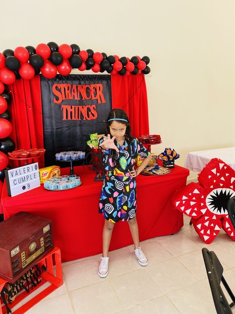 Eleven Birthday Party Ideas, Stranger Things Theme Party Decorations, Stranger Things Cake Pops, Stranger Things Birthday Ideas, Stranger Things Party Ideas Decorations, Stranger Things Themed Party, Stranger Things Birthday Party Ideas, Stranger Things Party Ideas, Stranger Things Birthday Party