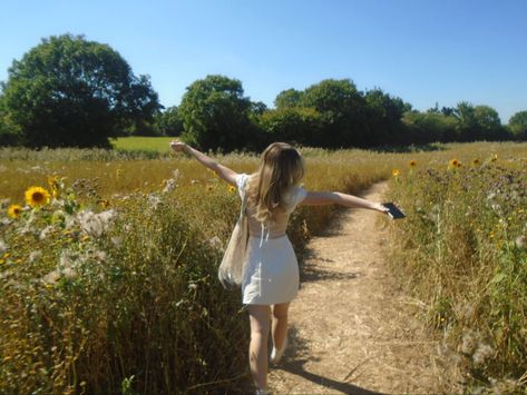 May Girl Aesthetic, Lemon Girl Aesthetic, Holy Girl Summer Aesthetic, Sunflower Girl Aesthetic, Sunny Girl Aesthetic, Early Summer Aesthetic, Sun Girl Aesthetic, Sunshine Girl Aesthetic, Bodrum Aesthetic