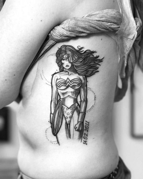 Wonder Woman tattoo on the side of the body | www.otziapp.com Wonder Woman Tattoo, Superman Tattoos, Wonder Woman Drawing, Tattoo Black And White, Woman Tattoo, Wonder Woman Art, Irezumi Tattoos, Make Tattoo, 3d Tattoos