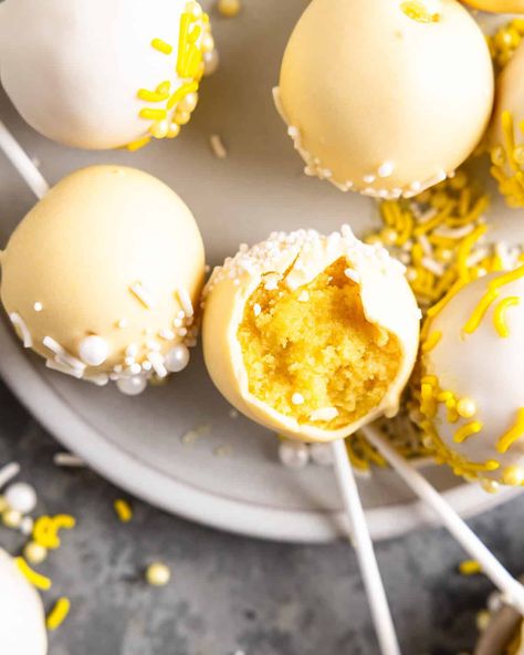 Lemon Cake Pops Recipe - The Cookie Rookie® Cake Pops Recipe Lemon, Orange Creamsicle Cake Pops, Homemade Cake Pops Recipe, Pretty Cake Pops, Simple Cake Pops Designs, Lemon Cakepops, Lemonade Cake Pops, Lemon Cake Pops Recipe, Blueberry Cake Pops