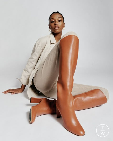 Calf Boots Outfit, Shoes Editorial, High Fashion Poses, Shoes Fashion Photography, Feminine Shoes, Studio Portrait Photography, Shoes Ads, Timeless Shoes, Photoshoot Studio