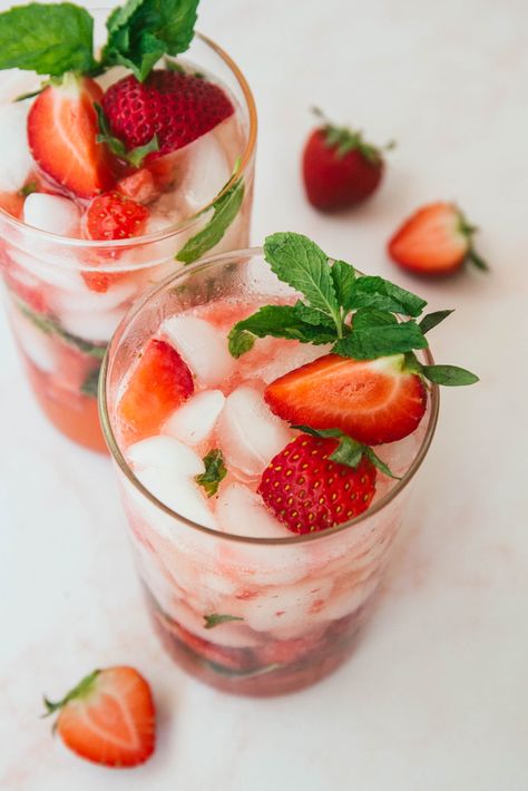 Strawberry Mint Mocktail – Love, Chef Laura Smoothie Bowl No Banana, Mint Mocktail, Healthy Veggie Dip, Stone Fruit Salad, Cacao Smoothie, Summer Flavors, Strawberry Mojito, Mint Mojito, Watermelon Mint