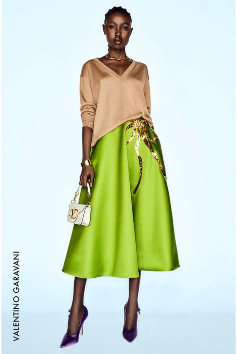 MY THERESA: VALENTINO GARAVANI… Green Pleated Skirt Outfit Summer, Green Pleated Skirt Outfit, Long Sleeve Flowy Maxi Dress, Luxury Green Skirt, Elegant Green Voluminous Maxi Skirt, Pleated Skirt Outfit Summer, Valentino Green Dress, Lime Green Outfits, Valentino Green Stravaganza