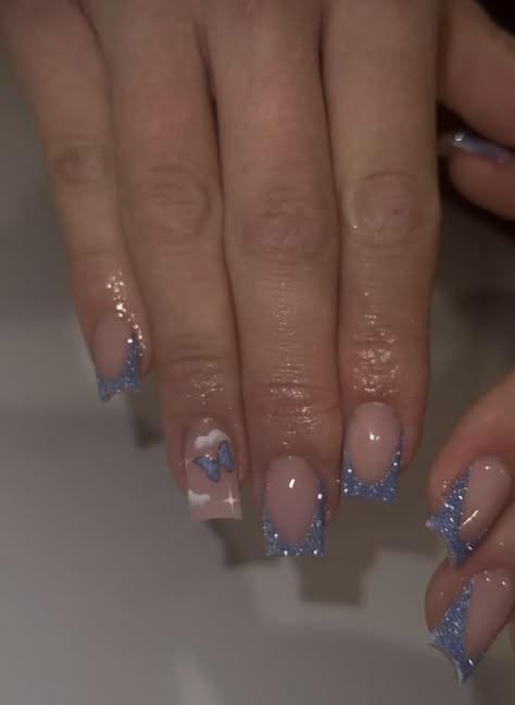 Short Nails Bday, Fake Nail Designs Acrylics Short, Nail Ideas For Prom Short, Short Euphoria Nails, Trendy Birthday Nails Short, Short Nail Birthday Designs, Acrylic Nails For Concert, Light Blue Sparkle French Tip Nails, Short Nail Designs Prom