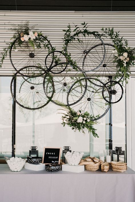 Bicycle Centerpiece Ideas, Wedding Bicycle Decoration, Cyclist Wedding Ideas, Bike Wheel Wedding Decor, Bike Theme Wedding, Bicycle Wedding Decor, Bike Themed Wedding, Bicycle Wheel Repurposed, Cyclist Wedding