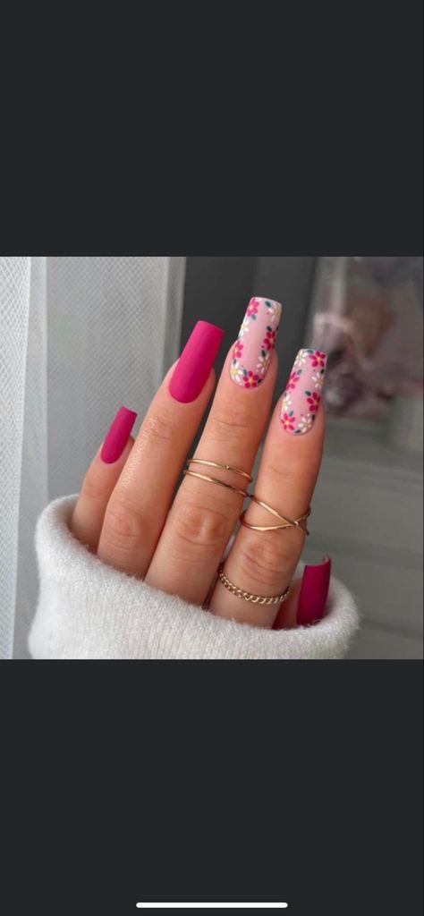 Pink Patterned Nails, Magenta Pink Nails Design, Square Nails Flower Design, Square Nails Flowers, Raspberry Color Nails, Raspberry Pink Nails, Pink Flower Nail Designs, Magenta Pink Nails, Pink Nails With Flower Design