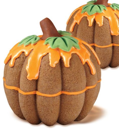 Bundt Cake Pumpkin, Pumpkin Patch Cake, Pumpkin Shaped Cake, Pumpkin Spice Cake Recipe, Iced Pumpkin Cookies, Pumpkin Shaped Cookies, Spice Cake Recipe, Halloween Pumpkin Cake, Pumpkin Cupcake Recipes