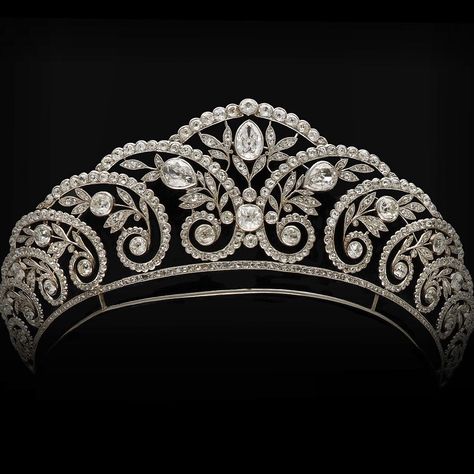 All posts • Instagram Metal Art Jewelry, Tiaras Jewellery, Royal Crowns, Beautiful Tiaras, Royal Tiaras, Headpiece Jewelry, Diamond Tiara, Magical Jewelry, Diamond Jewelry Designs