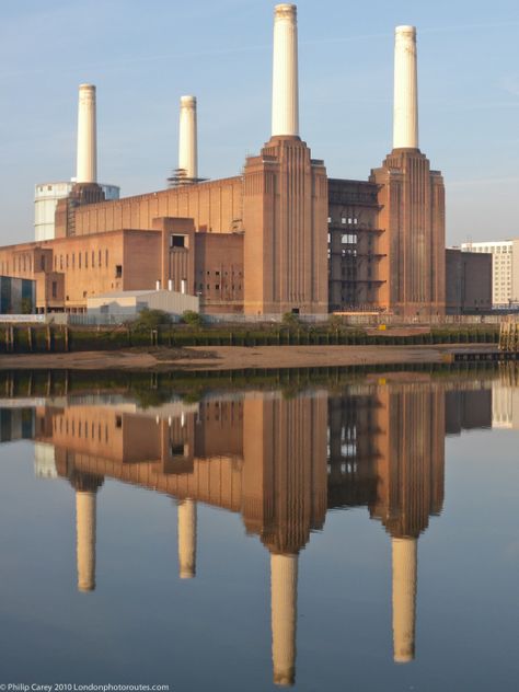 Pink Floyd Art, Factory Architecture, Battersea Power Station, Factory Building, London History, Industrial Architecture, Art Deco Buildings, Industrial Photography, Interesting Buildings