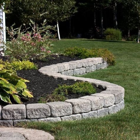 20 Best Garden Edging Ideas to Transform Your Outdoor Space Edging Stones Landscaping, Landscaping Bricks Edging, Brick Landscape Edging, Garden Edging Stones, Landscape Edging Stone, Steps Web, Stone Flower Beds, Garden Edge, Garden Concrete