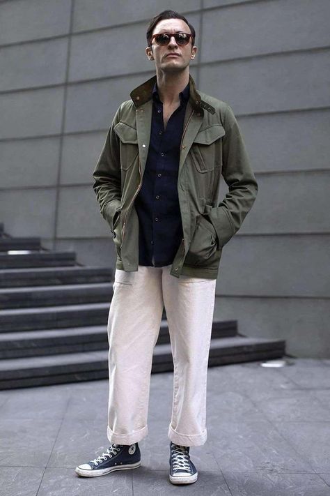 M65 Field Jacket Outfit, Field Jacket Outfit, High Top Sneakers Outfit, M65 Jacket, M65 Field Jacket, Combat Jacket, White Jeans Men, Outdoor Coats, Suede Chukkas